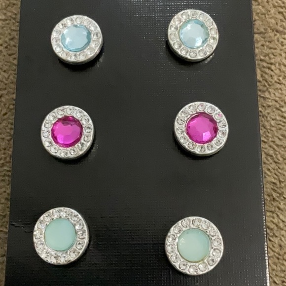 Claire’s Pierced Earrings - Picture 1 of 7